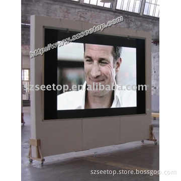 Super-high Brightness LED Display with Pitch of 8mm and &gt;300Hz Refresh Rate